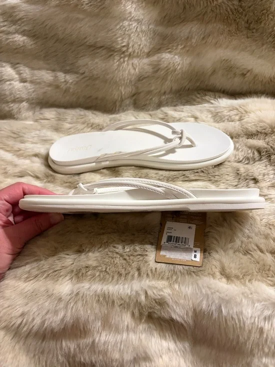 OluKai White Aka FlipFlops - Picture 4 of 8